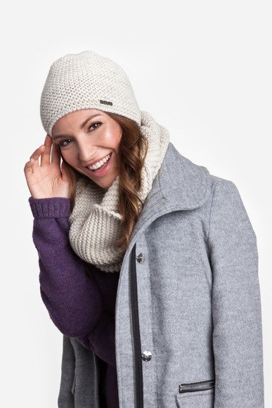 Trendy women's set - hat with fleece lining and scarf