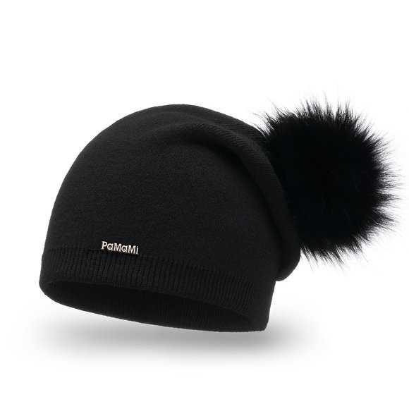Women's hat with pompom
